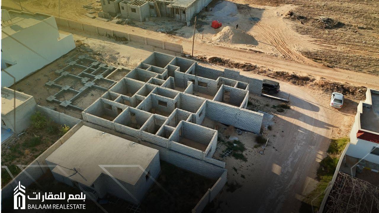 منزل عظم في طمينة — شارع واحد