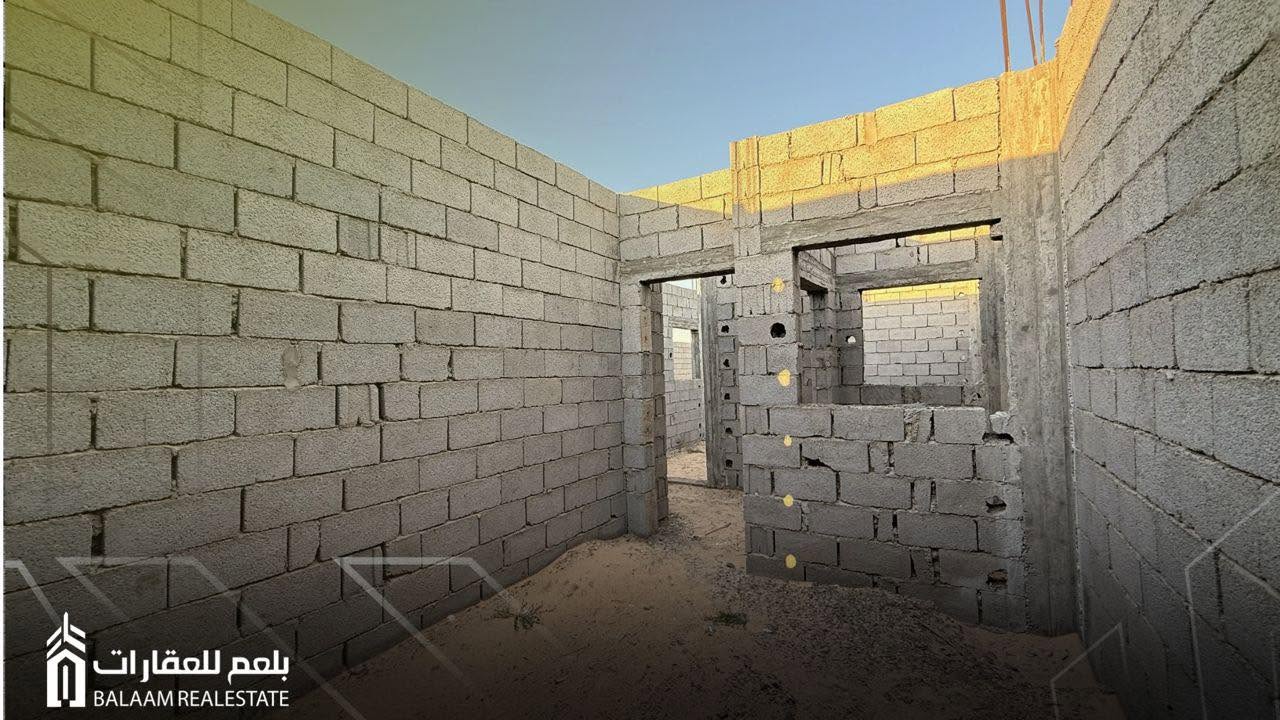 منزل عظم في طمينة — شارع واحد