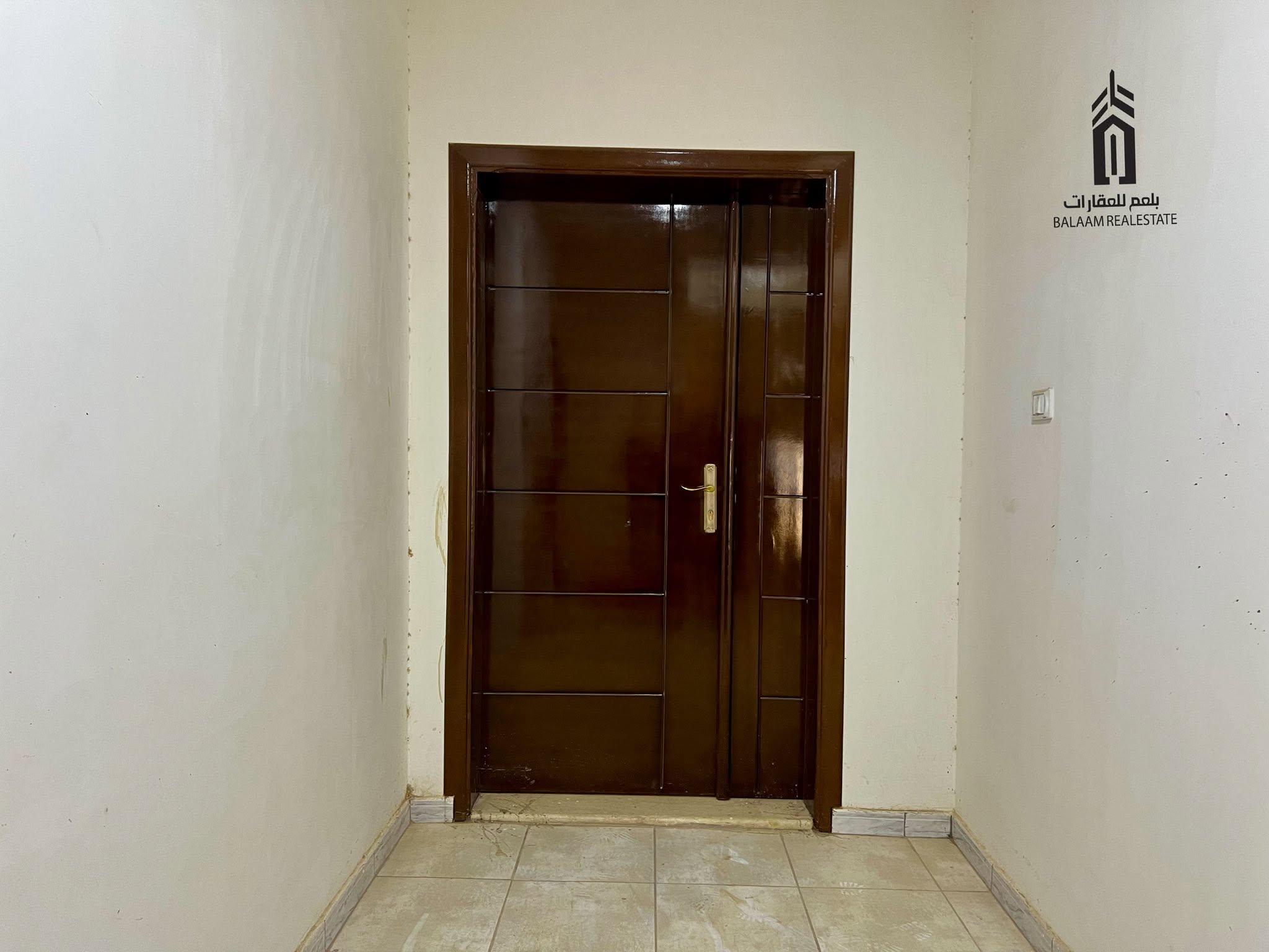 مبنى تجاري — 6 طوابق